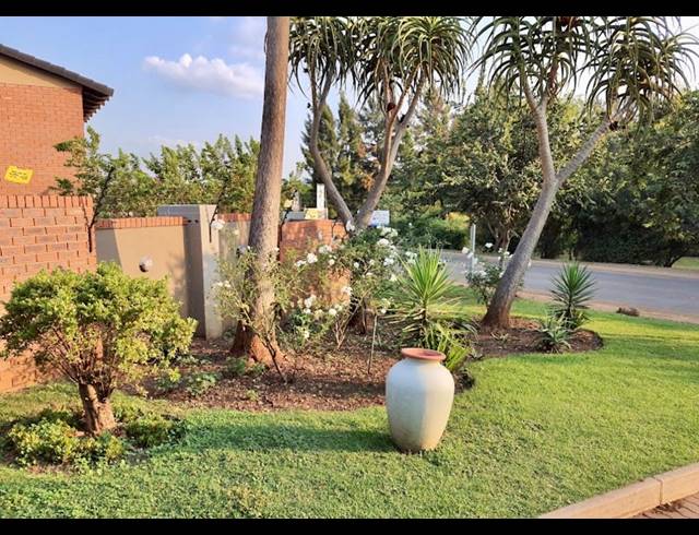 3 BEDROOM TOWNHOUSE FOR SALE IN EQUESTRIA